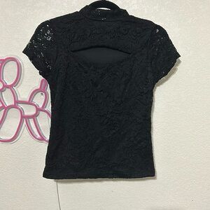 Size Small Riley & James cut out shirt black